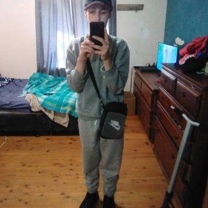 Meet your Posher, Amightyteam